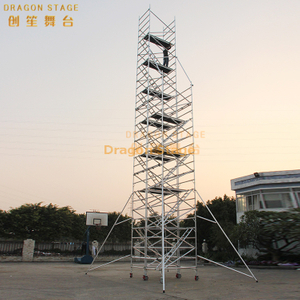 Torre de aluminio de 1,35 x 2 x 10,82 m con escalera de 45 grados