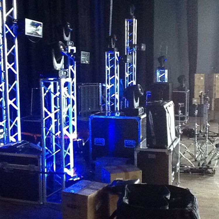 2m bandas Totem Truss con cabeza en movimiento
