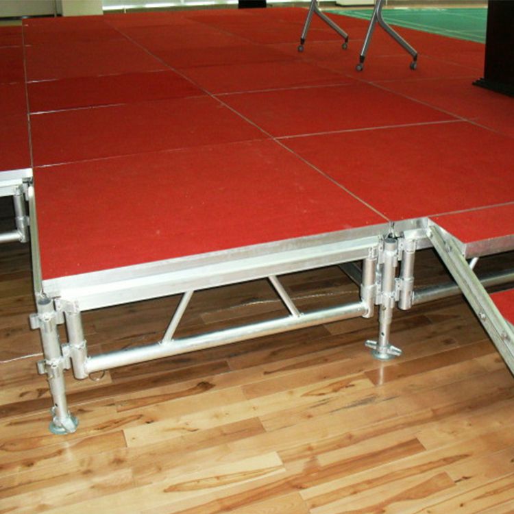 Plataforma de escenario portátil al aire libre Escenario ajustable 6.1x4.88m Altura 1-1.4m