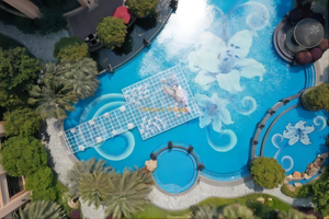 El mejor diseño de escenario de piscina para eventos de boda al aire libre