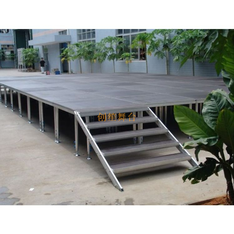 Global Truss Stage Deck 5x6m de altura: 0,6-1m de madera contrachapada roja con 2 escalones