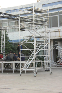 Andamio de aluminio de doble capa de 1,35x2x8,51 m con escalera de 45 grados